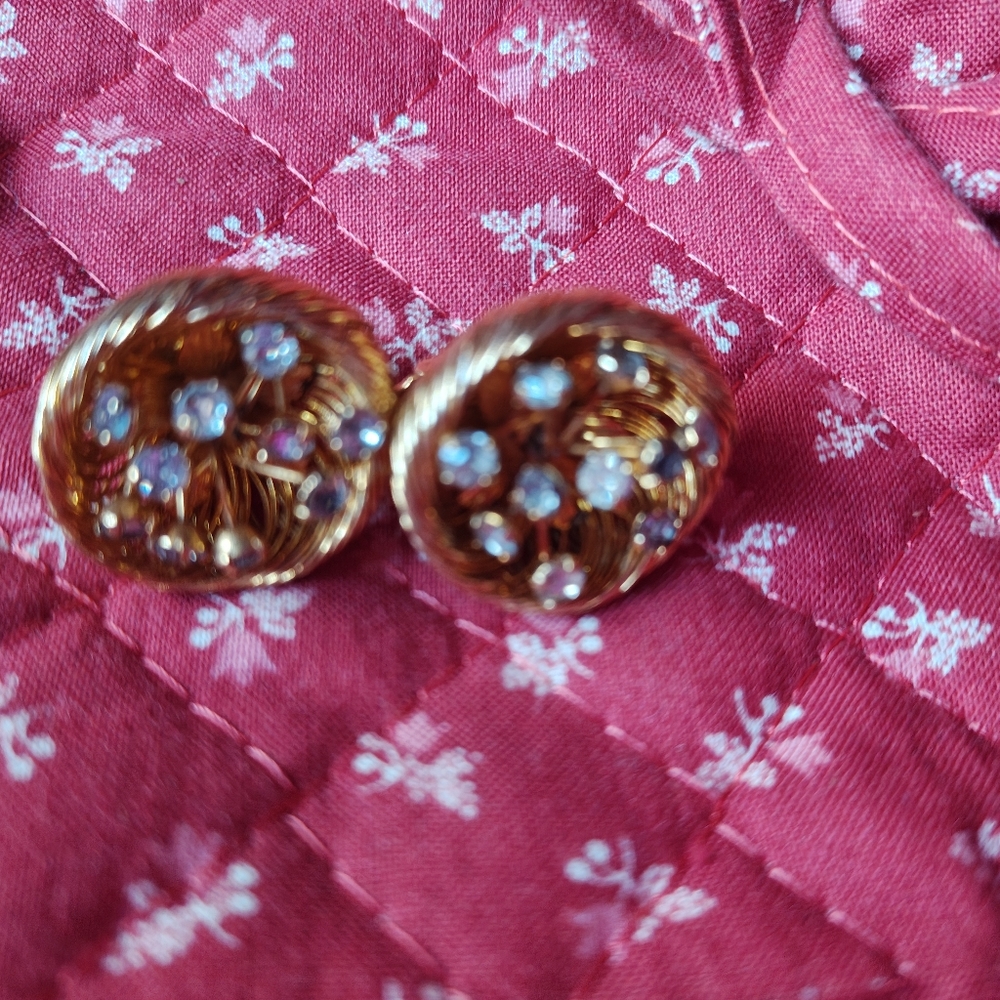 Elegant Gold  Earrings Vintage Gold Wire Clip On Earrings.